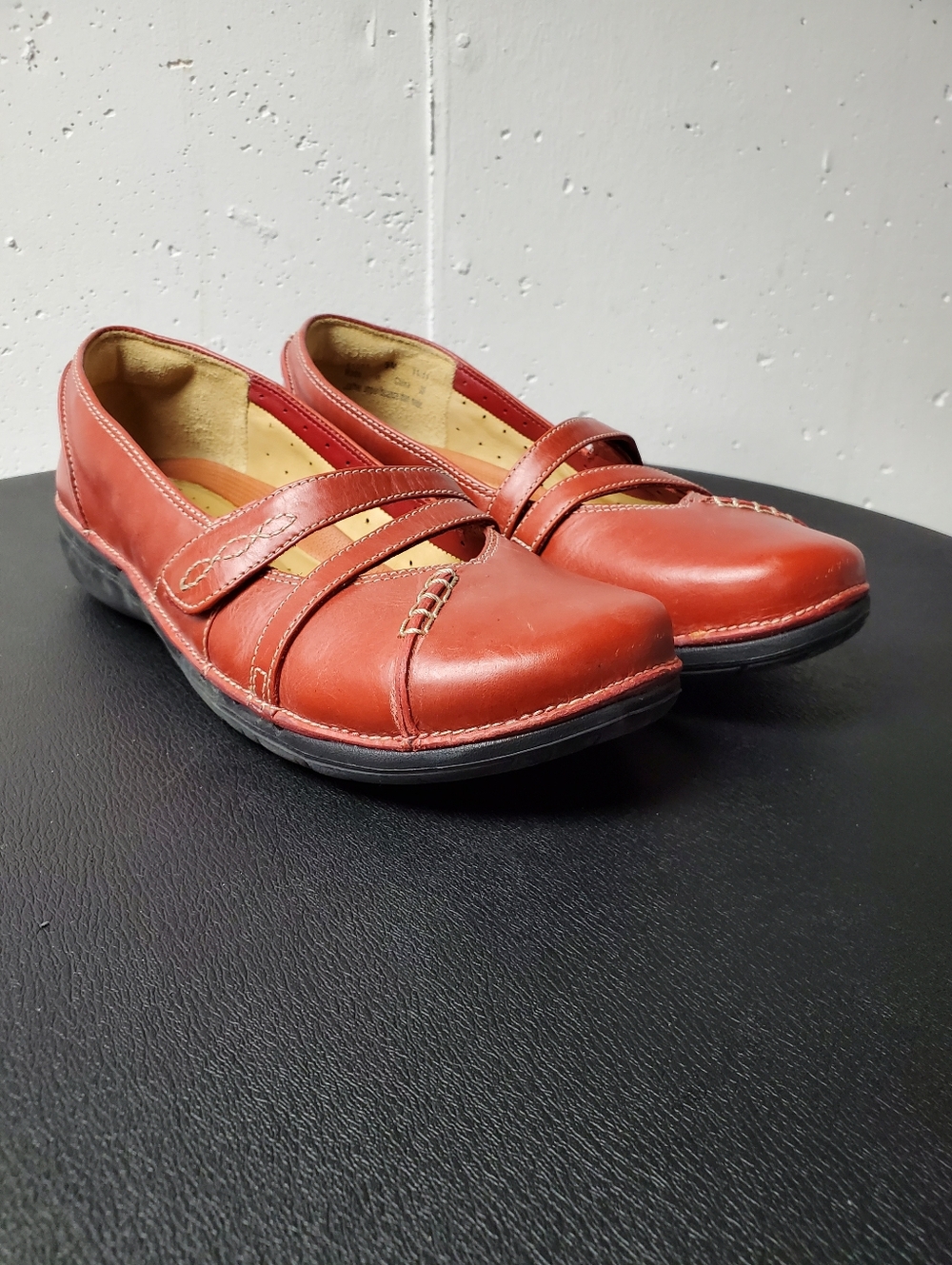 Women's Comfort Mary Jane Flats in Rustic Red Unstructued Sz 9